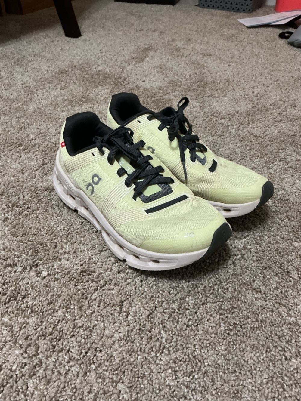 On Running Women's Light Green and Black Cloudswift Sneakers